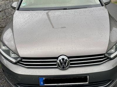 Grau Gebraucht 2015 VW Golf Sportsvan Highline Van / Kleinbus | 10.400 € (Fairer Preis)