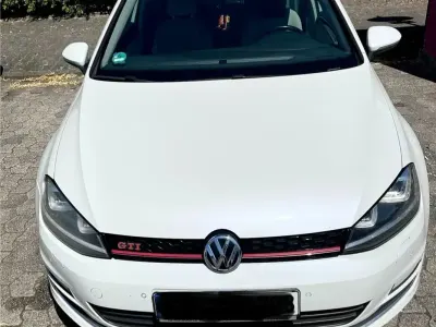 Gebraucht VW Golf VII Highline 122 PS (89 kW) 2013 Weiß Limousine