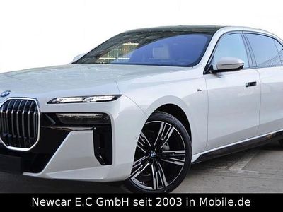 Neu BMW 740 Performance 299 PS (219 kW) 2025 Mineralweiss metallic Limousine