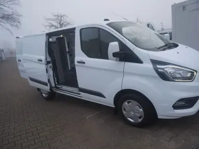 Second-hand Ford Transit Custom 105 CP (77 kW) 2022 Alb Monovolum