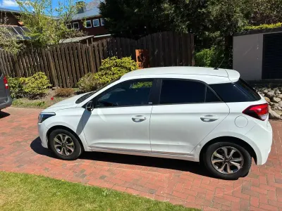 Gebraucht Hyundai i20 Passion 84 PS (61 kW) 2018 Weiß Limousine