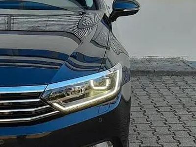 Second-hand VW Passat Highline 239 CP (175 kW) 2019 Negru Break