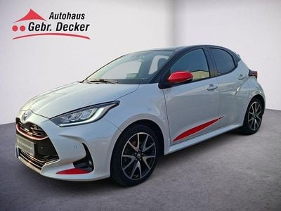 Gebraucht Toyota Yaris Style 125 PS (91 kW) 2021 Platinweiss metallic, dach schwarz Kleinwagen