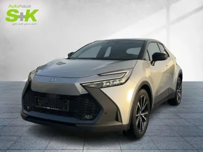 Gebraucht Toyota C-HR Team 197 PS (144 kW) 2024 Shimmering silver metallic / dach schwarz (schwarz) SUV