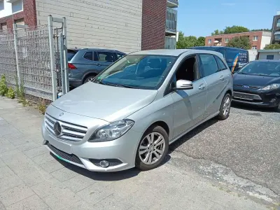 Gebraucht Mercedes B180 122 PS (89 kW) 2013 Silber Kleinwagen