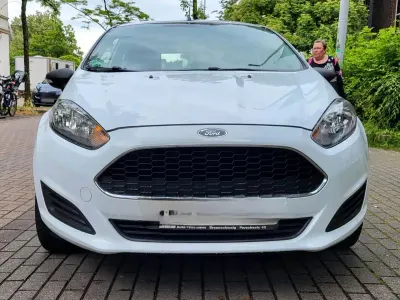 Gebraucht Ford Fiesta 60 PS (44 kW) 2017 Weiß Kleinwagen