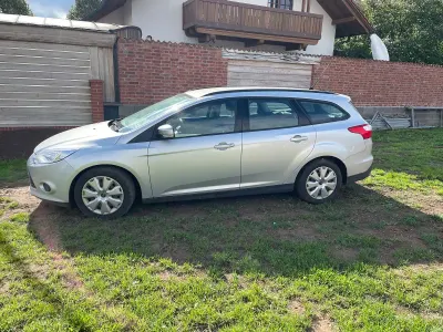 Gebraucht Ford Focus Trend 125 PS (91 kW) 2013 Silber Limousine