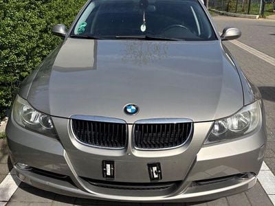 Gebraucht BMW 318 Sport Line 143 PS (105 kW) 2007 Gold Limousine