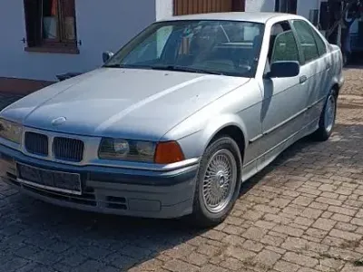 Gebraucht BMW 320 150 PS (110 kW) 1991 Silber Limousine