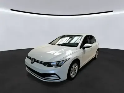 Gebraucht VW Golf VIII Life 116 PS (85 kW) 2024 Oryxweiß perlmutteffek (metallic) Limousine