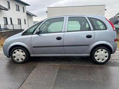 Grau Gebraucht 2004 Opel Meriva Van / Kleinbus | 2.199 € (Fairer Preis)