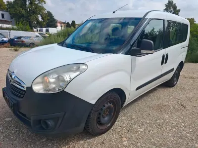 Gebraucht Opel Combo Selection 95 PS (69 kW) 2016 Weiß Van / Kleinbus