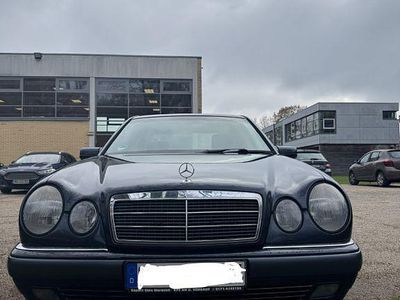 Mercedes E200