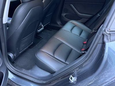 Grau Gebraucht 2022 Tesla Model 3 Standard Range Plus Limousine | 25.500 € (Guter Preis)