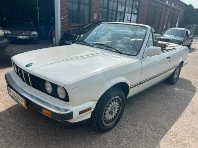 Gebraucht BMW 325 170 PS (125 kW) 1988 Weiß Cabrio
