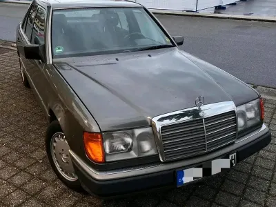 Gebraucht Mercedes E230 132 PS (97 kW) 1991 Grau Limousine
