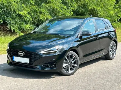 Gebraucht Hyundai i30 Advantage 101 PS (74 kW) 2024 Abyss black Limousine