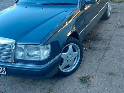 Schwarz Gebraucht 1993 Mercedes 200 Kleinwagen | 4.700 €