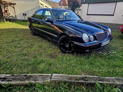 Mercedes E200