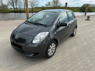 gebraucht Toyota Yaris 1,3 I VVT Klima el. Fensterheber 4/5 Türer