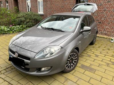 gebraucht Fiat Bravo 1.4 T-Jet mit LPG Gasanlage BJ. 2010 in grau