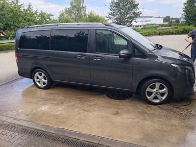 Mercedes V220
