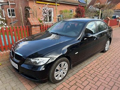 Gebraucht BMW 318 129 PS (94 kW) 2007 Schwarz Limousine