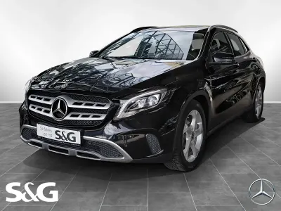 Gebraucht Mercedes GLA180 122 PS (89 kW) 2019 Metalliclack kosmosschwarz SUV