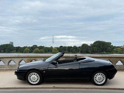 Second-hand Alfa Romeo Spider 192 CP (141 kW) 1997 Negru Cabrio