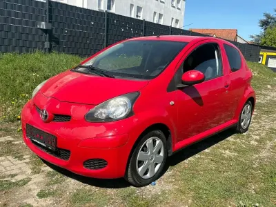 Używany Toyota Aygo 68 KM (50 kW) 2011 Czerwony Hatchback