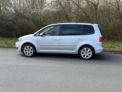 Second-hand VW Touran 102 CP (75 kW) 2012 Argintiu Monovolum
