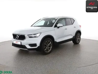 Gebraucht Volvo XC40 Momentum 163 PS (119 kW) 2020 Glacier silver SUV