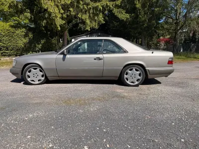 Gebraucht Mercedes 220 150 PS (110 kW) 1993 Andere farben Coupé