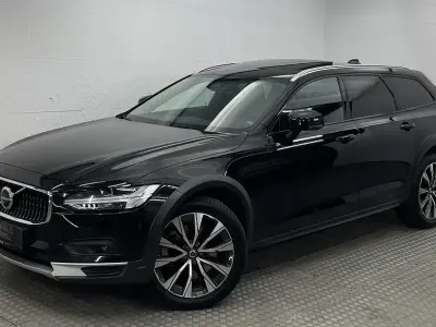 Używany Volvo V90 CC Plus 197 KM (144 kW) 2023 Czarny Kombi
