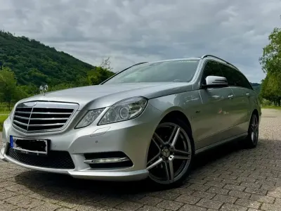 Gebraucht Mercedes E220 170 PS (125 kW) 2011 Silber Kombi