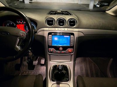 Grau Gebraucht 2008 Ford S-MAX S Van / Kleinbus | 2.200 € (Fairer Preis)