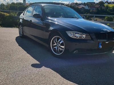 Blau Gebraucht 2006 BMW 320 Limousine | 3.000 € (Superpreis)