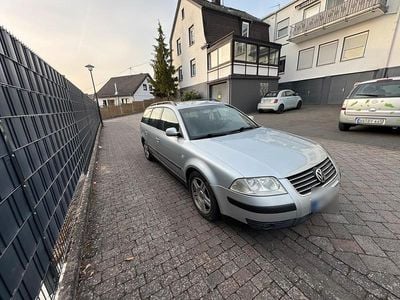 Gebraucht VW Passat 110 PS (80 kW) 2001 Grau Kombi