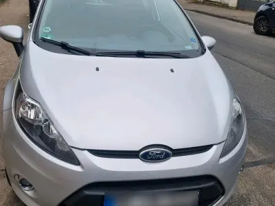 Gebraucht Ford Fiesta Titanium 82 PS (60 kW) 2011 Silber Kleinwagen