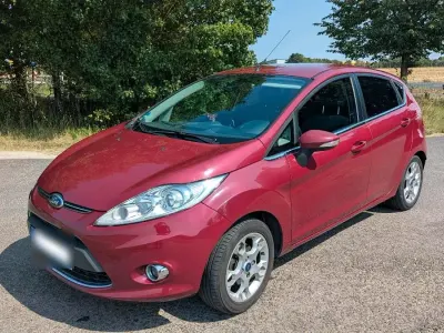 Gebraucht Ford Fiesta Trend 82 PS (60 kW) 2013 Rot Kleinwagen