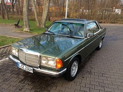 Gebraucht Mercedes 230 136 PS (100 kW) 1981 Grün Coupé
