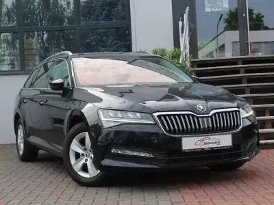 Gebraucht Skoda Superb Ambiente 150 PS (110 kW) 2022 Schwarzmagic perleffekt Kombi