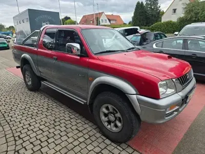 Gebraucht Mitsubishi L200 281 PS (206 kW) 2000 Rot Pickup
