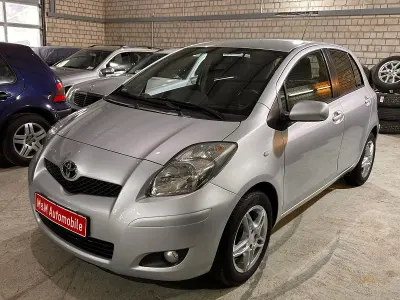 Gebraucht Toyota Yaris Edition 99 PS (72 kW) 2011 Silber Kleinwagen