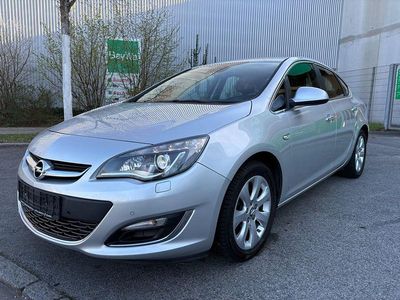 Usata Opel Astra Innovation 179 CV (131 kW) 2013 Argento Berlina