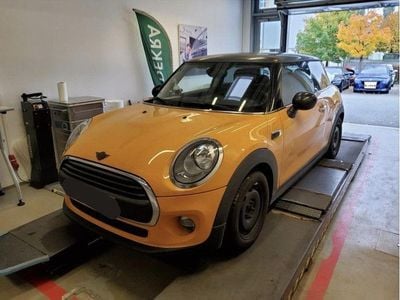 Gebraucht Mini ONE 102 PS (75 kW) 2017 Volcanic orange Kleinwagen