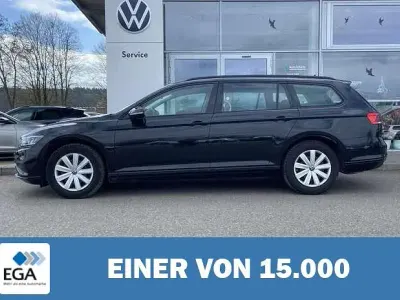 Gebraucht VW Passat 150 PS (110 kW) 2022 Schwarz metallic Kombi
