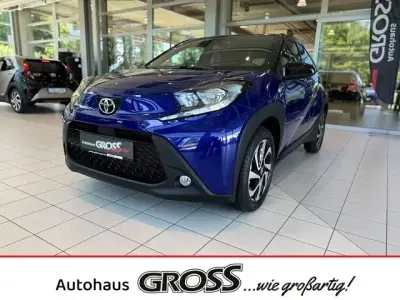 Neu Toyota Aygo X 72 PS (52 kW) 2025 Juniper blue (8y8)/ black mica SUV