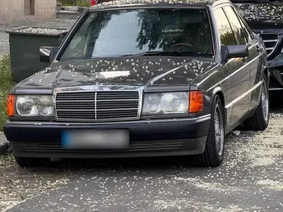 Gebraucht Mercedes 190 122 PS (89 kW) 1992 Silber Limousine