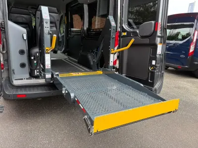 Gebraucht Ford Transit Trend 131 PS (96 kW) 2019 Grau Kombi